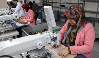 Ağrı’da kurulan fabrikada üretilen kadın çantaları ihraç ediliyor