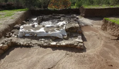 Apollon Smintheus Tapınağı’nda 2 bin yıllık mezar bulundu! Bir mezara 10’dan fazla kişi gömülmüş