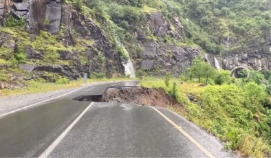 Mesudiye’deki heyelan nedeniyle kapanan yol yeniden açıldı
