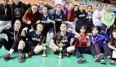 Trabzonspor Kadın Futbol Takımı Altyapısındaki Genç Futbolcu Mikrocerrahi Operasyonla Kurtuldu