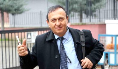 Trabzon’un Araklı ilçesinde bağımsız aday tarlada belleme yapıyor