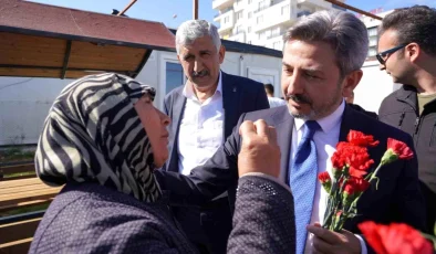 Bakan Yardımcısı Ahmet Aydın, Adıyaman’daki deprem mağduru kadınları ziyaret etti