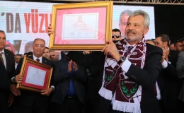 Hatay Büyükşehir Belediye Başkanı Mehmet Öntürk mazbatasını aldı