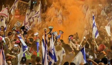 İsrail’de Binlerce Eylemci Netanyahu’yu Görevden Uzaklaştırmak İstiyor