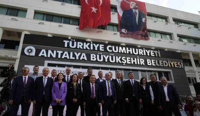 Muhittin Böcek: “Çalışma arkadaşlarım görevlerini aksatmayacak, siyaset yapmayacak”