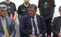 Başkan Tugay’dan Sakız Adası’ndaki Voleybol Turnuvası İçin Dostluk Mesajı: “Komşu Ülkemizle Sportif İlişkilerin Gelişmesine Önem Veriyorum”