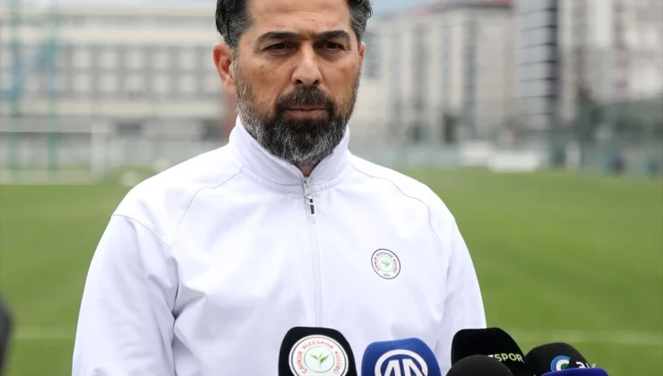 Çaykur Rizespor Teknik Direktörü İlhan Palut: Hiçbir zaman buradan ayrılacakmış gibi düşünerek çalışmıyoruz