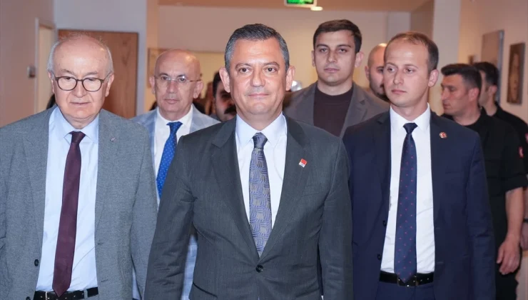 CHP Genel Başkanı Özgür Özel: Türkiye’nin gerçek sorunu gençlerin dünyanın diğer ülkelerinde hayal kurmasıdır