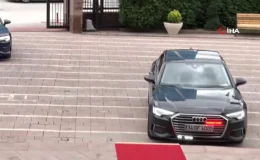 CHP lideri Özel: “Siyasetçilerin el sıkışmadığı dönemlerin sonu demokrasi için felaket olmuştur”