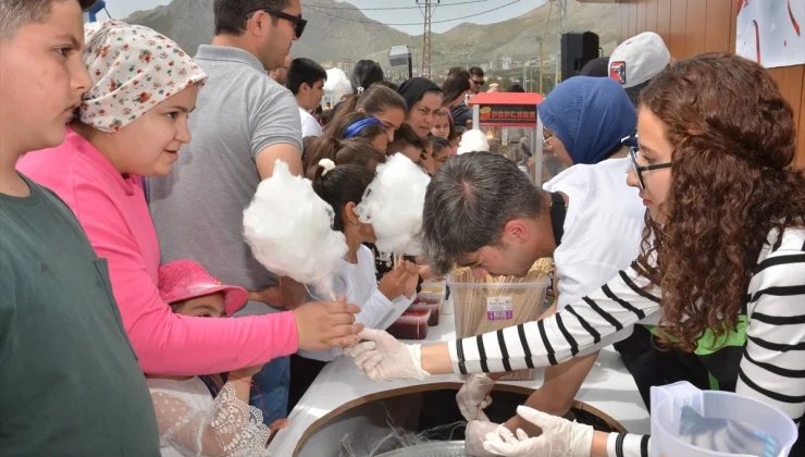 Depremlerin Etkilediği Şehirlerde 23 Nisan Kutlamaları