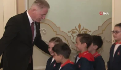 İstanbul Valisi Davut Gül, koltuğunu 4. Sınıf öğrencisi Derin Mina Koç’a devretti