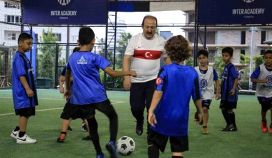 Mersin’de Dezavantajlı Çocuklara Ücretsiz Futbol Eğitimi