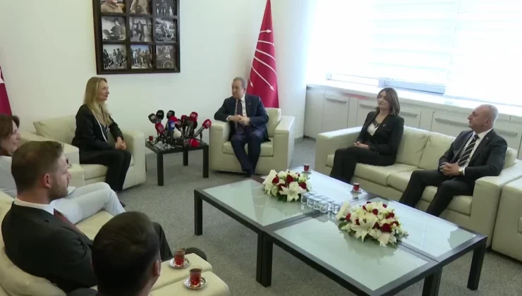 MHP Genel Başkan Yardımcısı Sadir Durmaz, CHP’ye bayram ziyaretinde bulundu