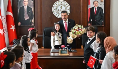 Milli Eğitim Bakanı, 23 Nisan’da koltuğunu öğrenciye devretti