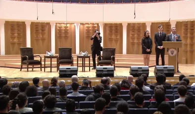 Özgür Özel Bilkent Üniversitesi’nde Gençlerle Buluştu: “Bugün Bekâ Sorunu Her Dört Gençten Üçünün Bavulları Zihninde Toplamış Olmasıdır”