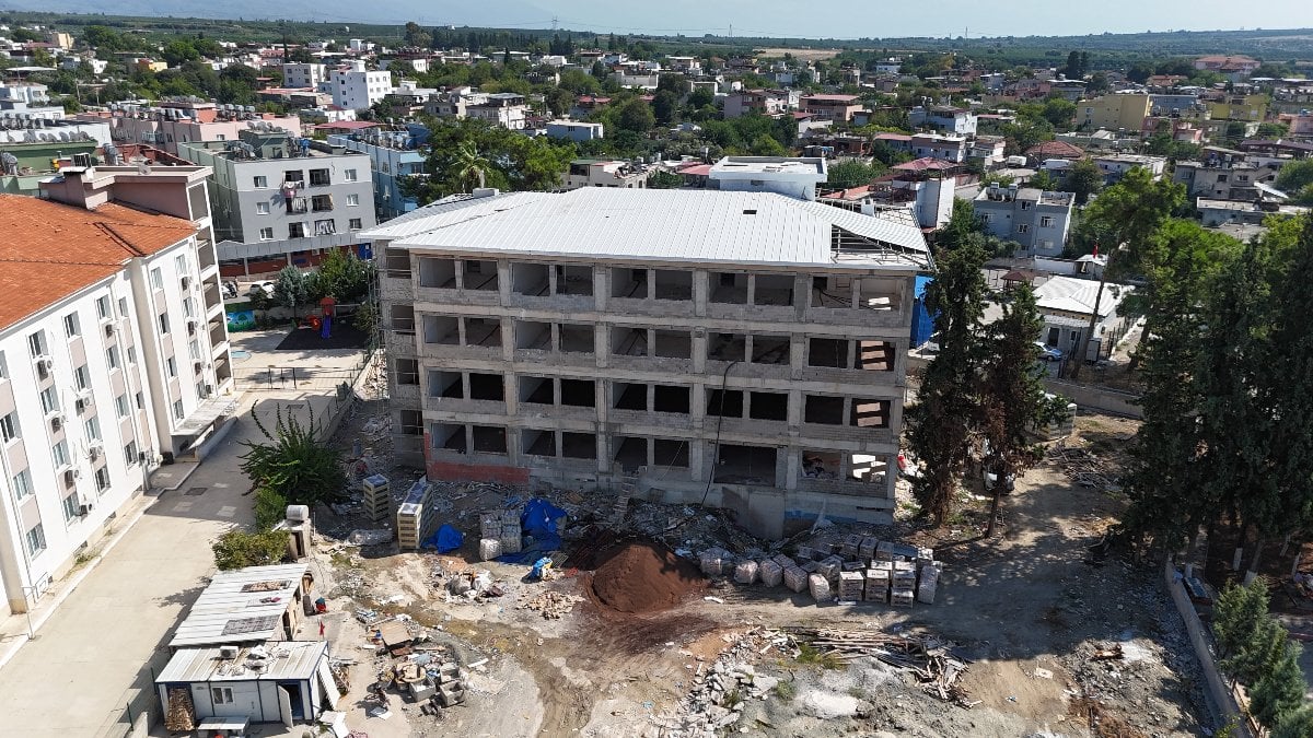 Hatay’da deprem sonrası yapılan 106 okul hizmete açılıyor
