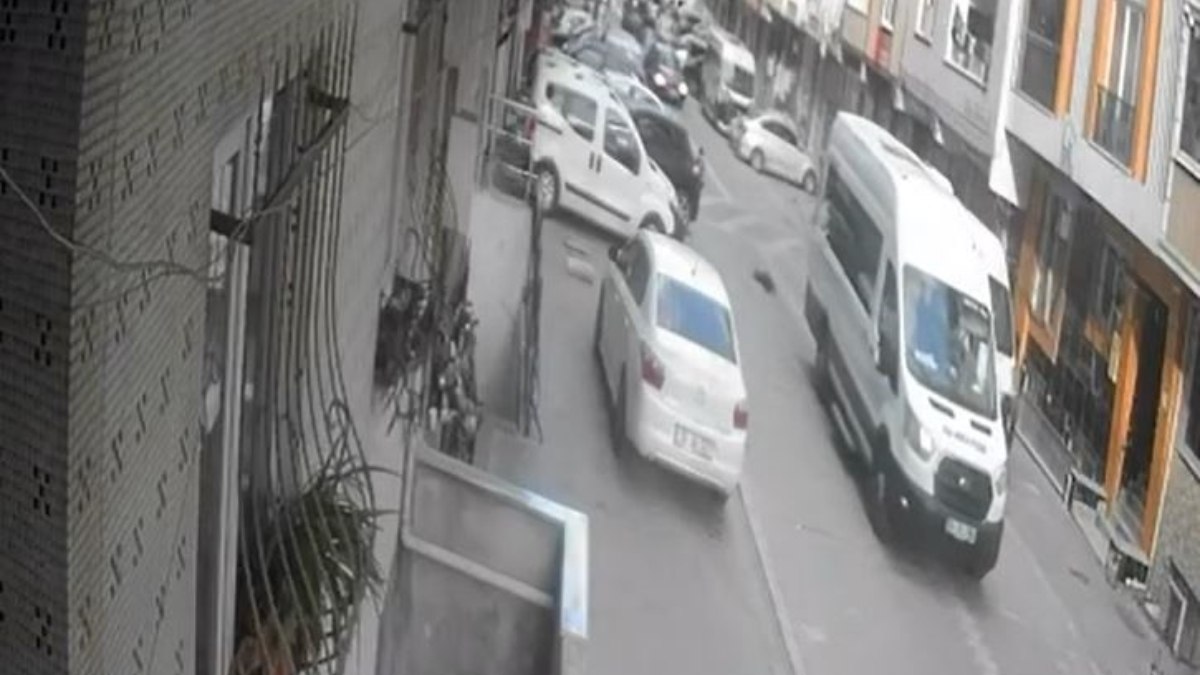 İstanbul’da minibüs sürücüsü küçük çocuğu ezdi