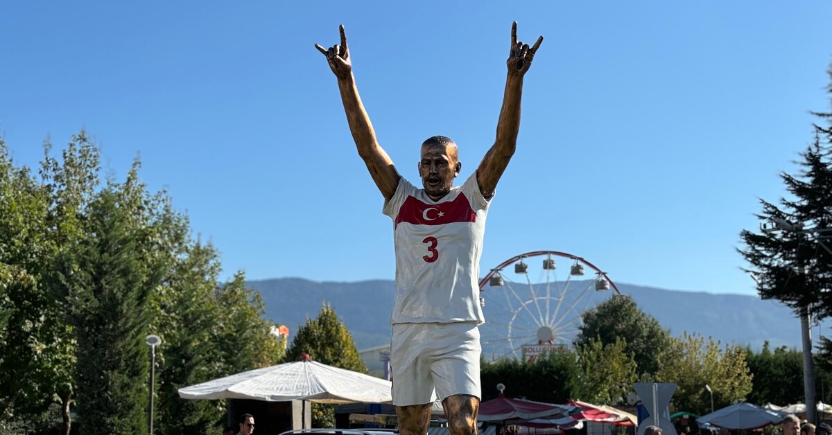 Merih Demiral’ın heykeli dikildi!