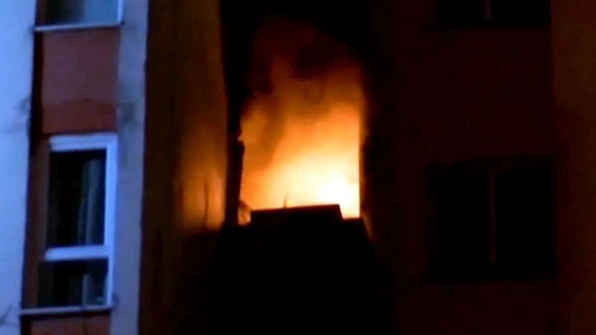 11 katlı binada önce patlama sonra yangın çıktı
