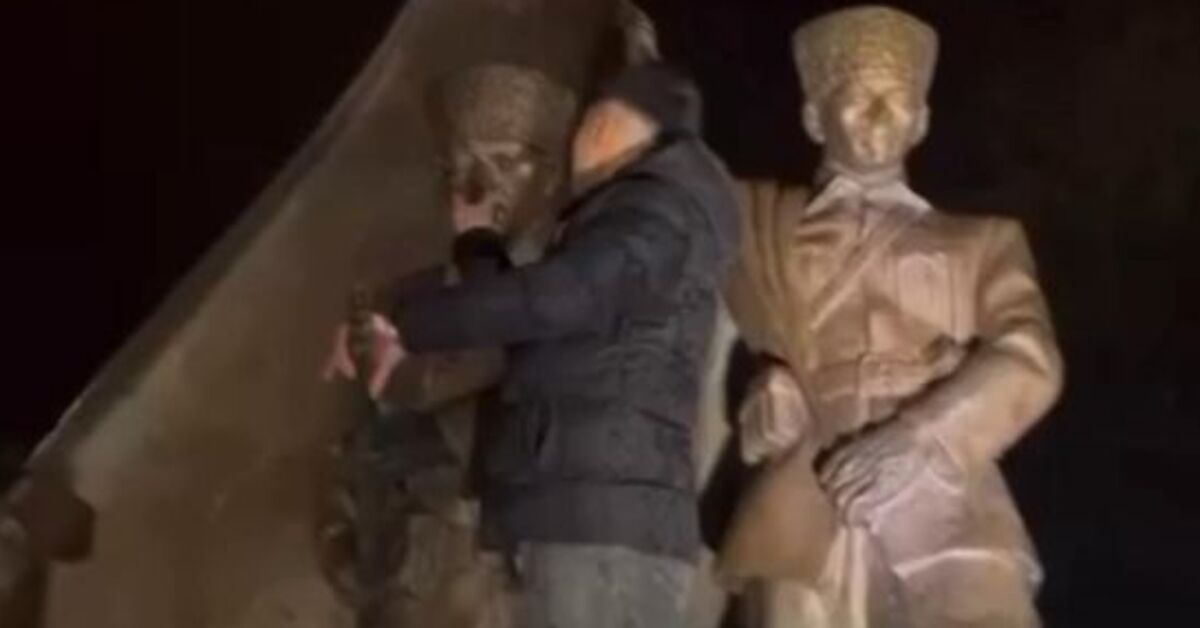 Atatürk Anıtı’na saygısızlık! Gözaltına alındı