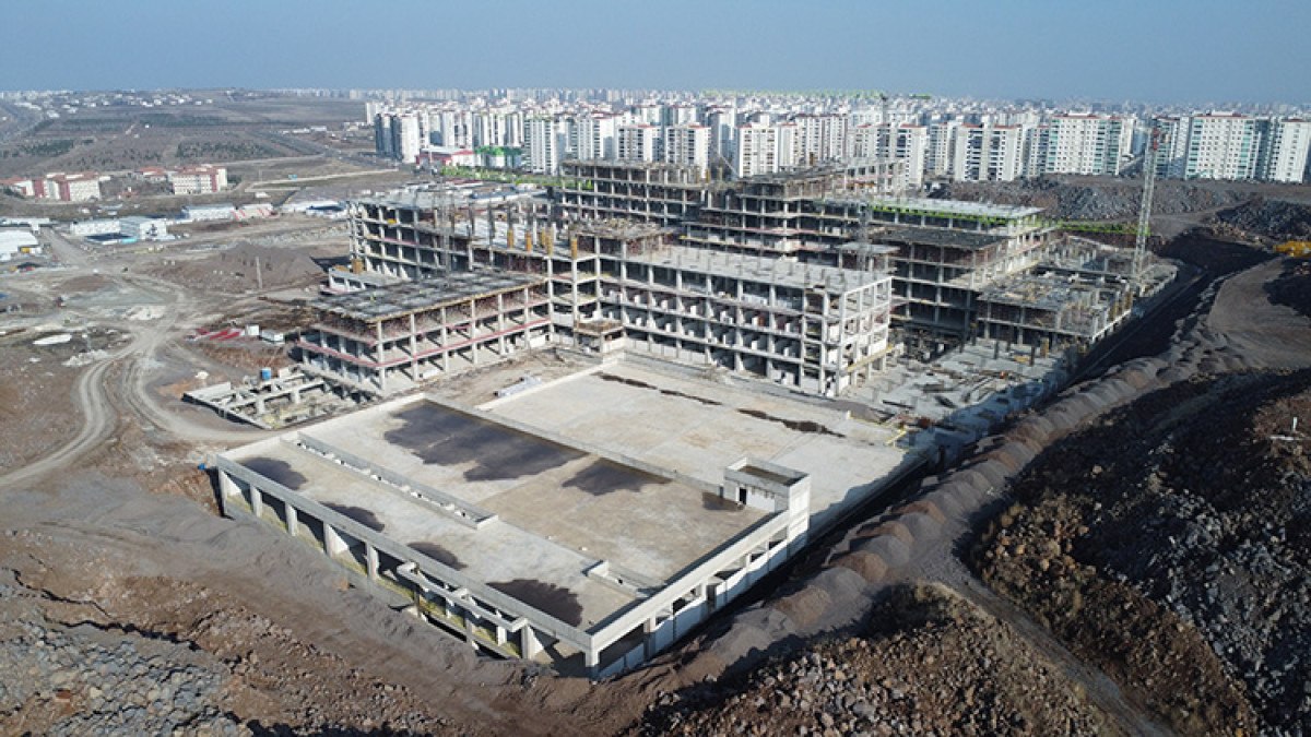 Diyarbakır’da yapımı süren Kayapınar Şehir Hastanesi hızla yükseliyor