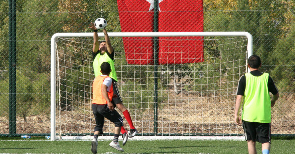 İdmansız çıkılan halı saha maçları yaralanma sebebi