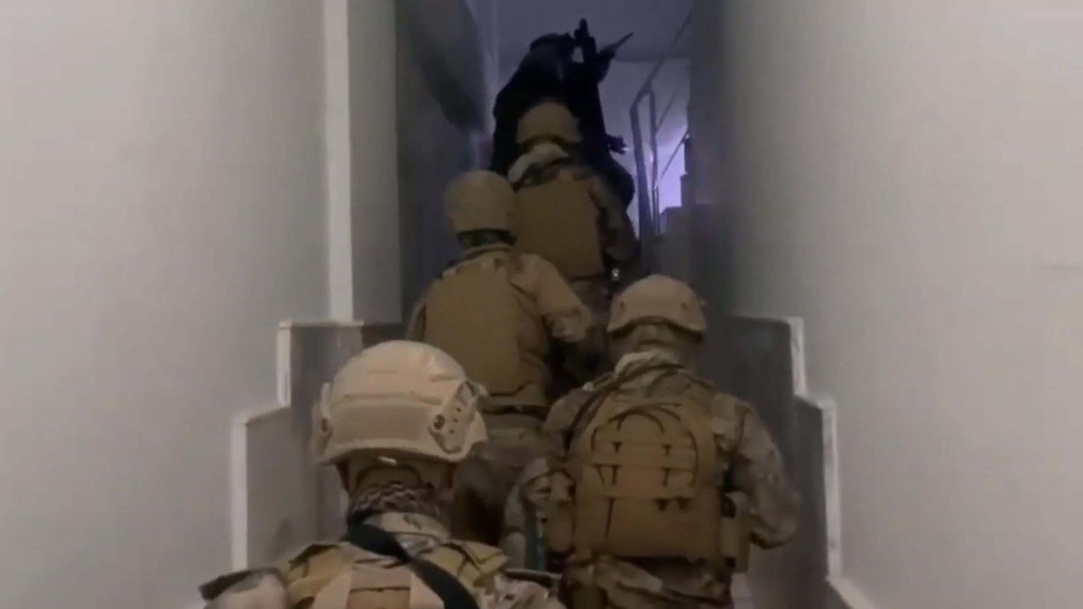 İzmir’de FETÖ operasyonu: 9 gözaltı