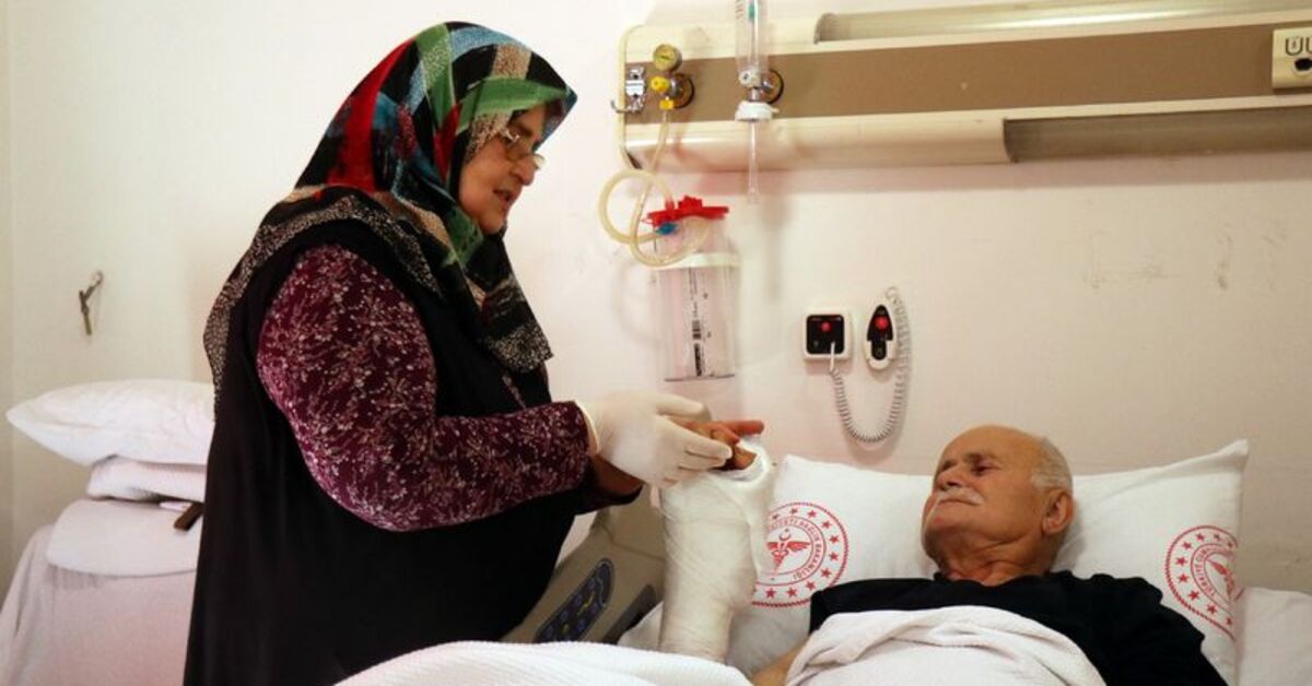 Kopan eli saatler süren ameliyatla dikildi