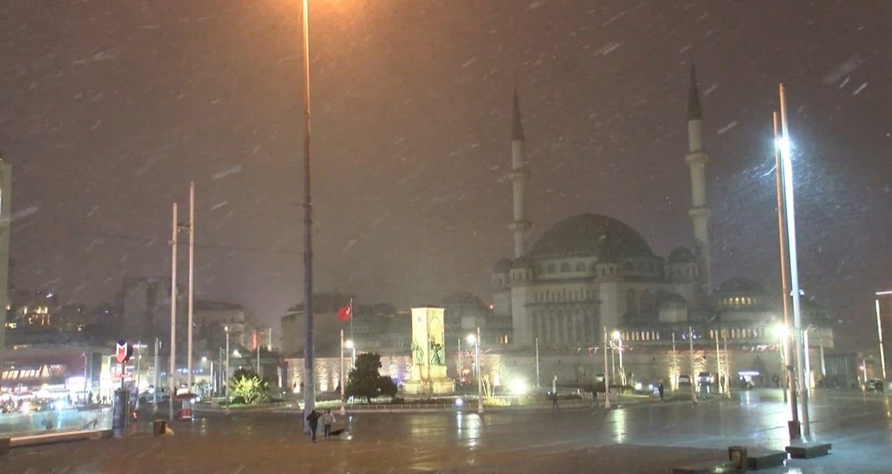 İstanbul’da kar yağışı, gece saatlerinde etkisini gösterdi