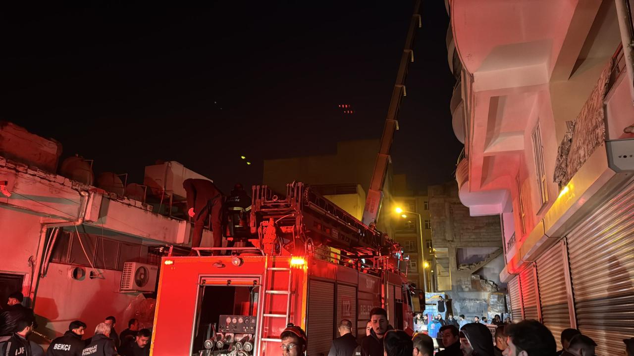 Siirt’te 10 katlı binada yangın