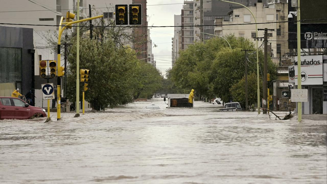 Arjantin’de sellerde ölenlerin sayısı 13’e çıktı