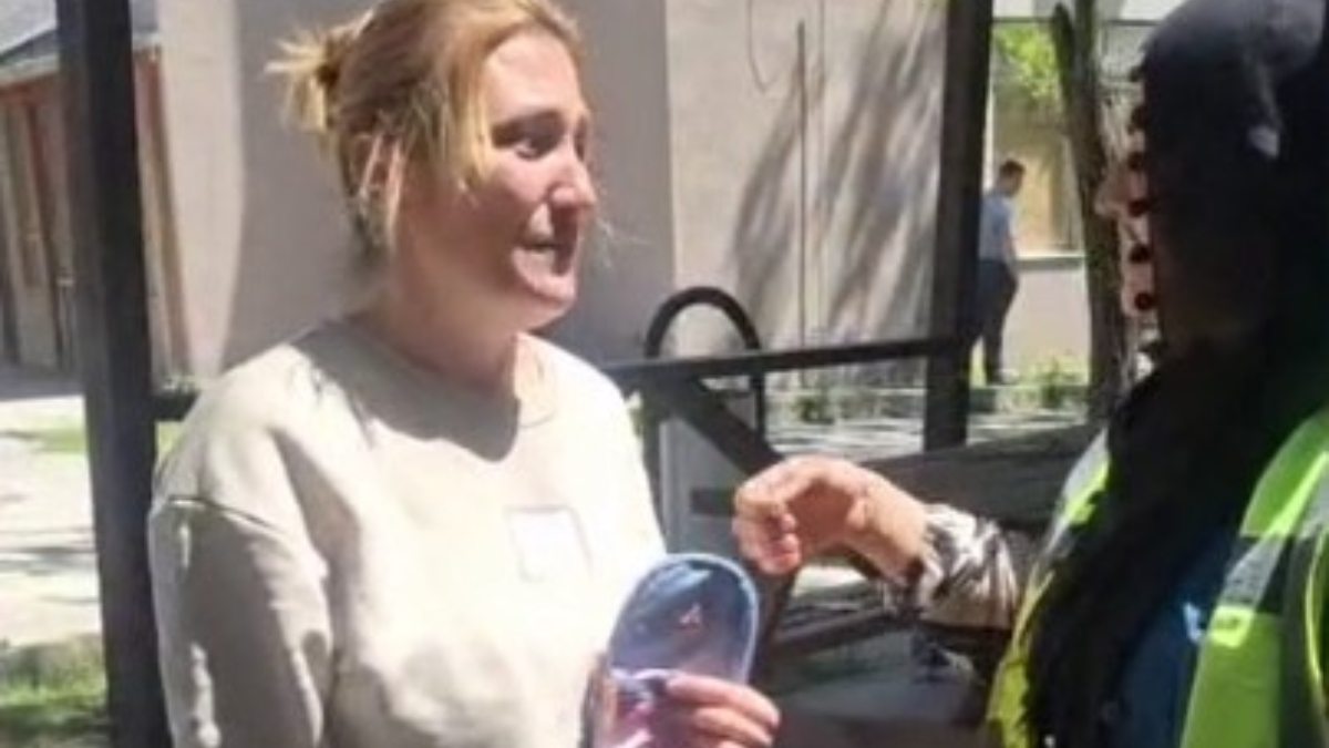 Karabük’te temizlik görevlisi bulduğu 11 bin lirayı sahibine ulaştırdı